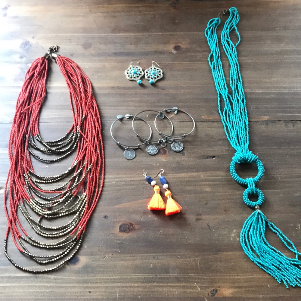 Mixed bag of costume jewelry 💎🙌🏻